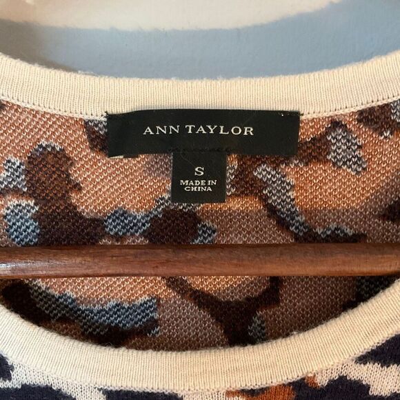 Ann Taylor Scoopneck 3/4 Sleeve Animal Print Sweater. S. Wool Blend - Picture 10 of 13